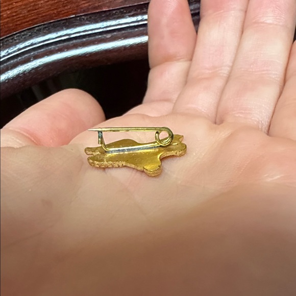 Vintage Goldtone Chicago Winged Pin - Picture 5 of 5